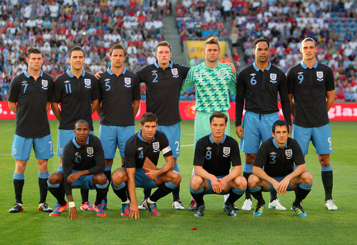 多特蒙德训练开放日，赛后主帅复盘引观众欢呼，社区盾在即，球队文化被再次提及的简单介绍-尊龙国际