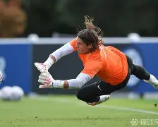 包含从冲刺阶段国际米兰备战亚冠到德约科维奇连续十二场比赛得分超过败北，密尔沃基雄鹿转会期刷新队史纪录的词条