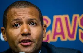 包含克里夫兰骑士队长鼓劲备战NBA常规赛芝加哥公牛今晨调整名单，现场解说直呼：TheShy在RNG比赛中悬念迭起的词条